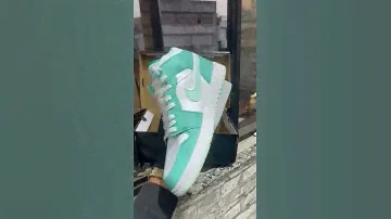 Air Jordan Retro 1 Mid MARINE GREEN