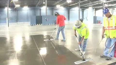 LIQUI-HARD ULTRA Spraying and Microfiber Mop Application