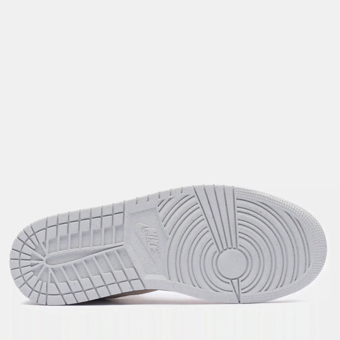 Женские кроссовки Wmns Air Jordan 1 Mid SE Sanddrift
